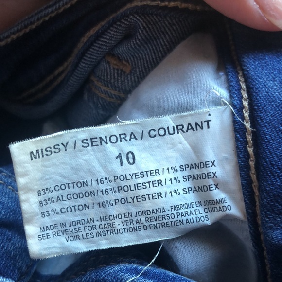 Bandolino Selene Capri Jeans - Picture 4 of 5